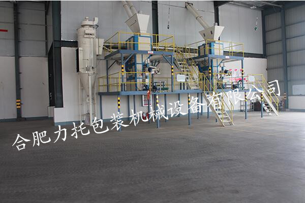 我公司飼料包裝機現(xiàn)場